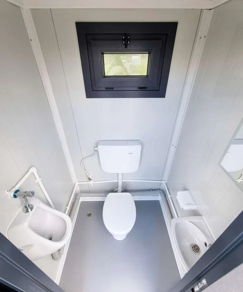 Sanitärcontainer mit Dusche, WC und Urinal